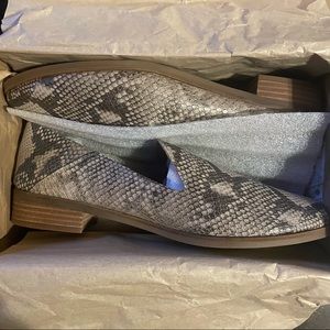 New Women’s Lucky Brands LK-Cahill Chinchilla Slither flats (size 12)